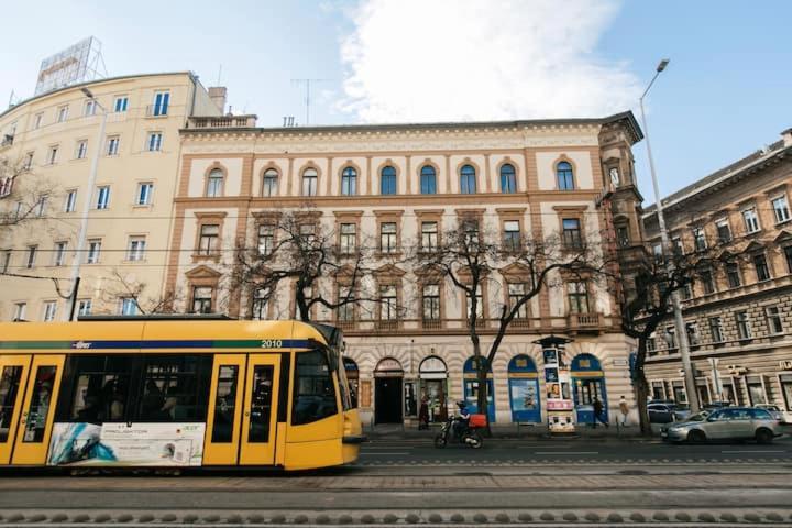 Apartment Center Of The City, - It's Only Yours, With Two Bedrooms, 1 Price For 3 *