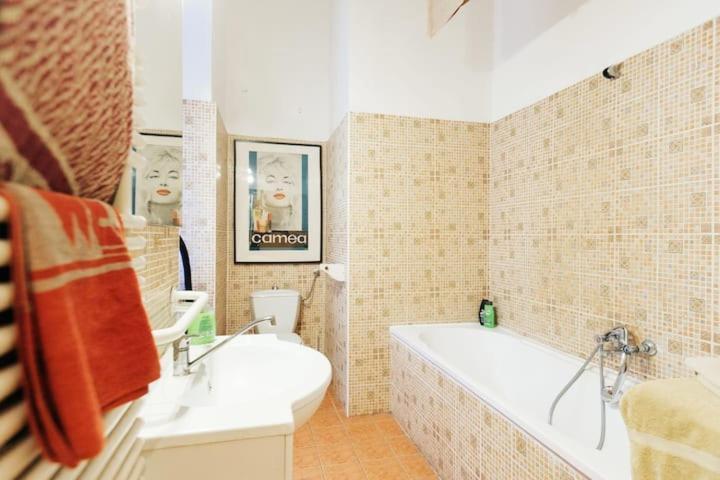 Apartment Center Of The City, - It's Only Yours, With Two Bedrooms, 1 Price For 3
